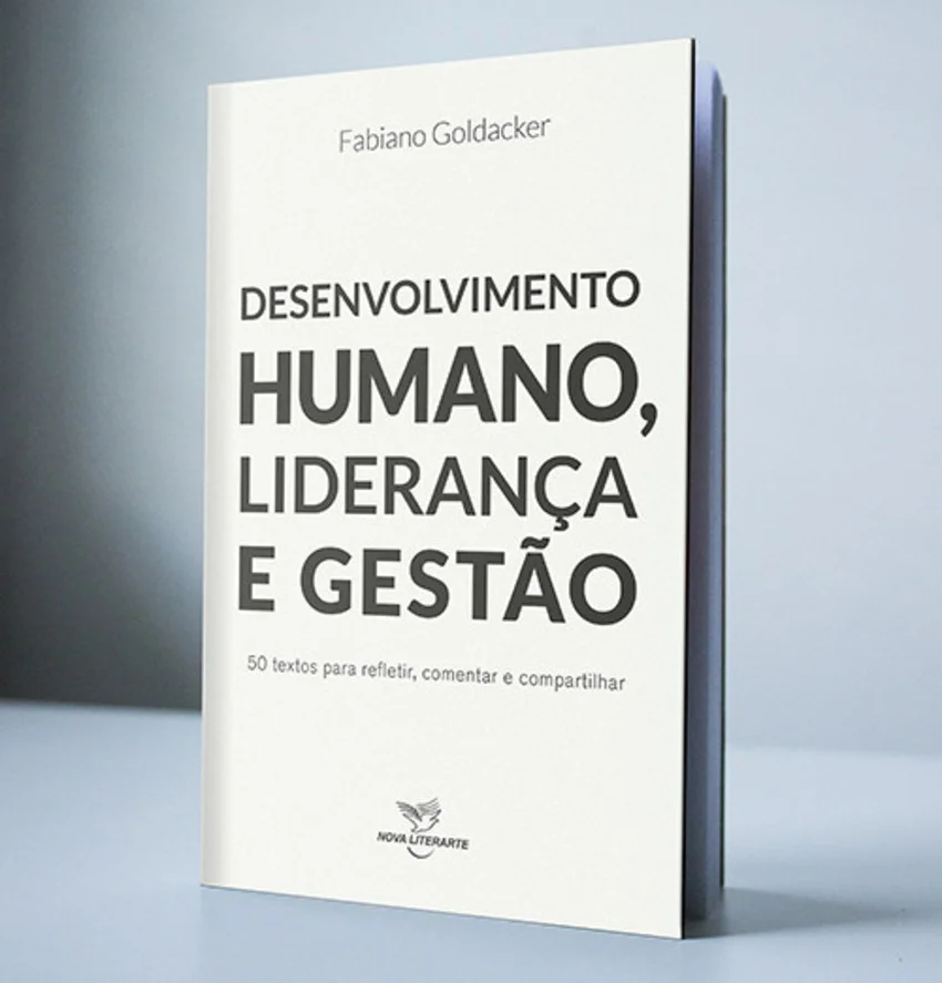 A capa do livro Desenvolvimento Humano, Liderança e Gestão, de Fabiano Goldacker, em um fundo cinza.